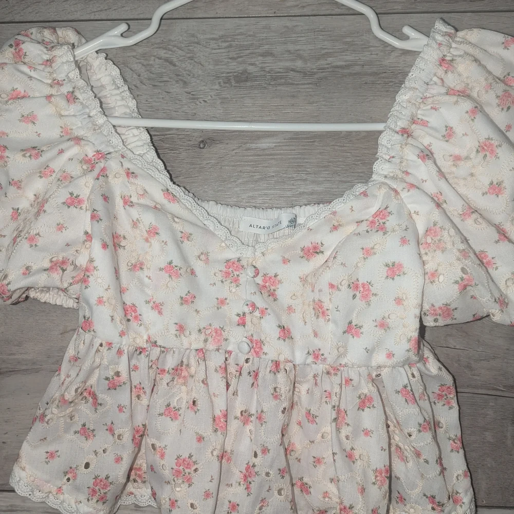 Cream Floral Puff Sleeve Peplum Top - Picture 1 of 2